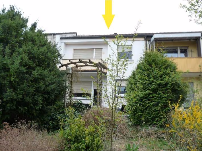 Zwangsversteigerung Einfamilienhaus in Fulda, Ziehers-Nord – Gartenseite und Nordwestfassade des Bewertungsobjekts.