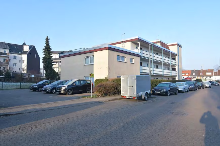 Zwangsversteigerung Eigentumswohnung in Hannover, Döhren-Wülfel – Straßenansicht des Mehrfamilienhauses Lavaterhof 4.