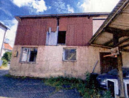Zwangsversteigerung Gewerbe in Ahorn, Berolzheim – Hofbereich mit Nebengebäude (ehemaliges Schlachthaus)