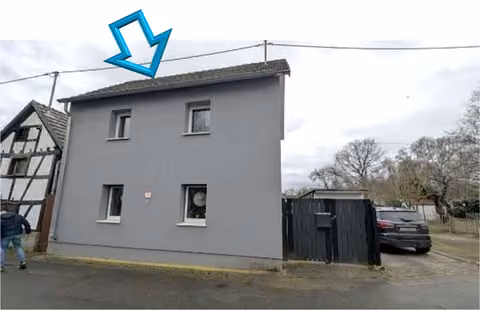 Zwangsversteigerung Einfamilienhaus in Euskirchen, Dom-Esch – Straßenseitige Ansicht des zweigeschossigen Altbaus von Norden.