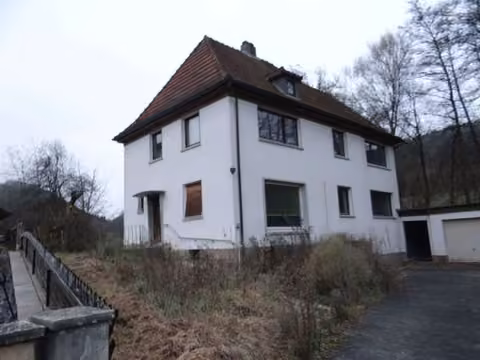 Zwangsversteigerung Einfamilienhaus in Küps, Theisenort – Blick auf das Wohngebäude von Südosten