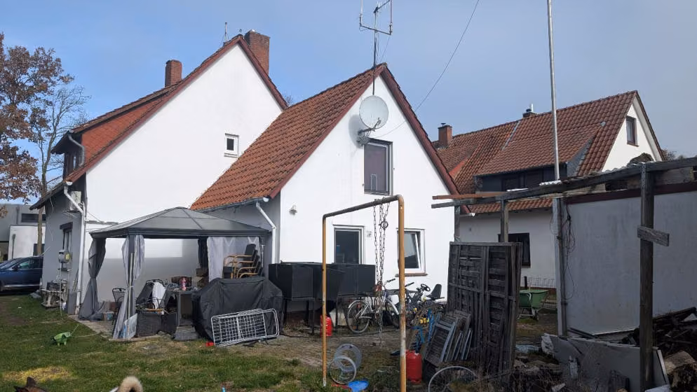 Zwangsversteigerung Einfamilienhaus in Osterholz-Scharmbeck – Blick über das langgestreckte rückwärtige Gartengrundstück.