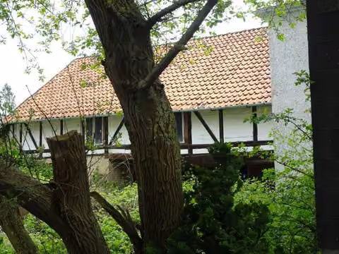 Zwangsversteigerung Wohn-/Geschäftshaus in Einbeck, Naensen – Westansicht des rückwärtigen Wirtschaftsgebäudes