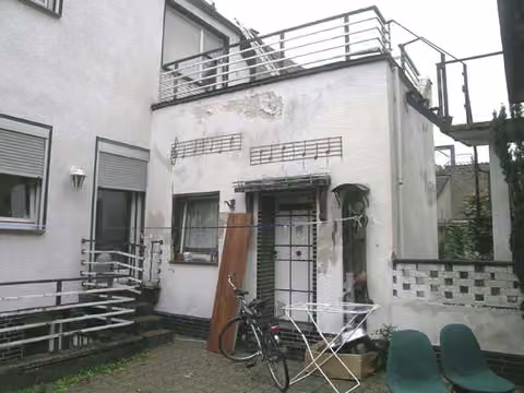 Zwangsversteigerung Zweifamilienhaus in Düsseldorf, Hassels – Rückwärtiger Gebäudeanbau mit Dachterrasse