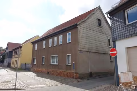 Zwangsversteigerung Einfamilienhaus in Harztor, Niedersachswerfen – Straßenansicht des Wohnhauses