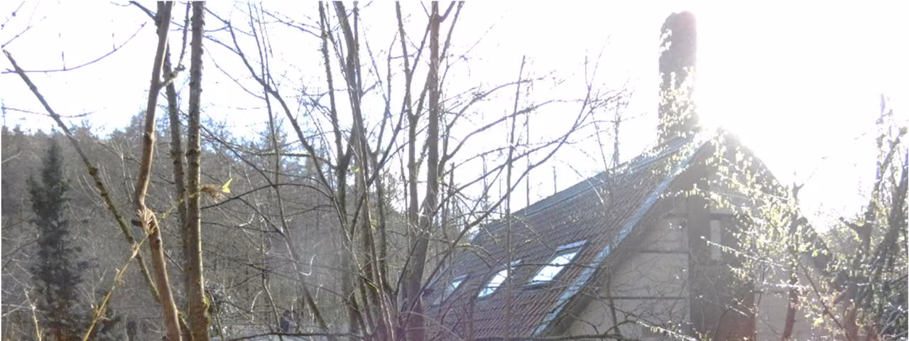 Zwangsversteigerung Zweifamilienhaus in Remscheid, Cronenberg – Ansicht von Gebäude D von der Morsbachtalstraße aus.