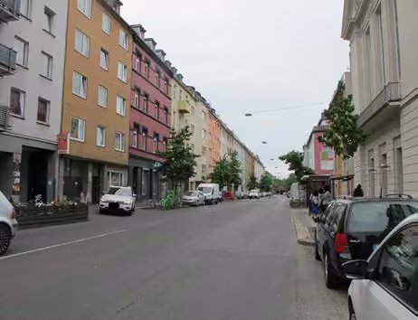 Zwangsversteigerung Eigentumswohnung in Düsseldorf, Oberbilk – Rückwärtige Gebäudefassade mit den angebrachten Balkonen der Wohnungen