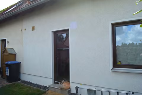 Zwangsversteigerung Doppelhaushälfte in Wennigsen, Bredenbeck – Ansicht der Hausrückseite.