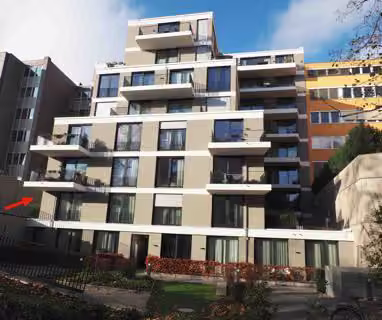 Zwangsversteigerung Eigentumswohnung in Berlin, Schöneberg – Straßenzug und Umgebung in Richtung Budapester Straße.