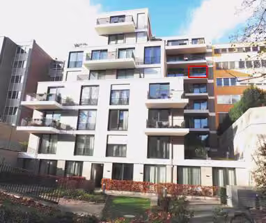 Zwangsversteigerung Eigentumswohnung in Berlin, Schöneberg – Straßenansicht der Umgebung in Richtung Budapester Straße.