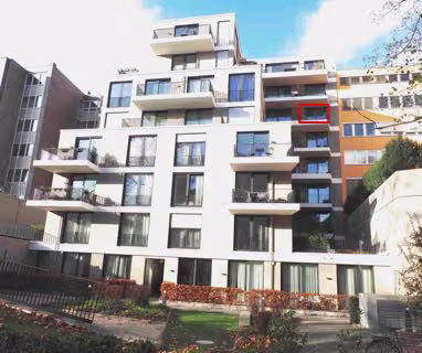 Zwangsversteigerung Eigentumswohnung in Berlin, Schöneberg – Straßenansicht der Umgebung in Richtung Budapester Straße.