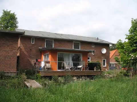 Zwangsversteigerung Mehrfamilienhaus in Schönwalde am Bungsberg – Massives Nebengebäude (ehemaliger Stall bzw. Werkstatt) auf dem Grundstück.