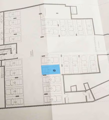 Zwangsversteigerung Stellplatz/Garage in Berlin, Schöneberg – Grundrissplan der Tiefgarage im Untergeschoss mit farblicher Markierung des Stellplatzes S 13.