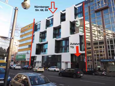 Zwangsversteigerung Stellplatz/Garage in Berlin, Schöneberg – Rückseitige Fassadenansicht des Gebäudekomplexes mit den gestaffelten Obergeschossen.