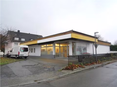 Zwangsversteigerung Grundstück in Essen, Dellwig – Eingangsbereich und Hofansicht von der Stichstraße Reuenberg.
