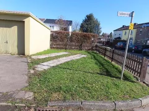 Zwangsversteigerung Grundstück in Alsdorf, Ofden – Fläche des PKW-Stellplatzes und angrenzender Grünstreifen.