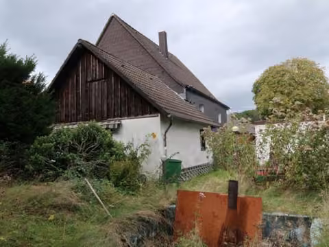 Zwangsversteigerung Einfamilienhaus in Gevelsberg, Asbeck – Ansicht Süden mit ehemaligem Stallanbau und Gartenbereich