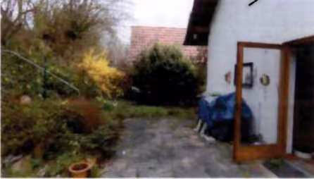 Zwangsversteigerung Einfamilienhaus in Ittlingen – Terrasse im Erdgeschoss mit Zugang zum Garten.
