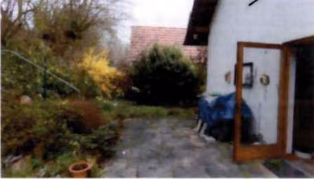 Zwangsversteigerung Einfamilienhaus in Ittlingen – Terrasse im Erdgeschoss mit Zugang zum Garten.