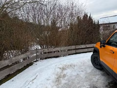 Zwangsversteigerung Grundstück in Sinzing, Saxberg – Zufahrtsmöglichkeit zum Grundstück über die öffentliche Straße.