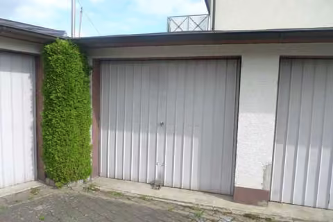 Zwangsversteigerung Reihenhaus in Hamm, Uentrop – Straßenansicht der baulichen Anlage Garage