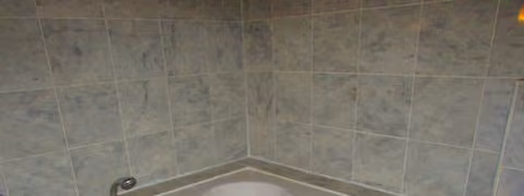 Zwangsversteigerung Einfamilienhaus in Gackenbach, Dies – Gehobenes Badezimmer mit großzügiger Eck-Whirlpoolbadewanne.