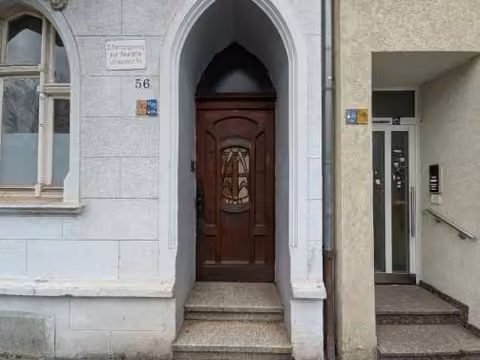 Zwangsversteigerung Eigentumswohnung in Dortmund, Innenstadt-Nord – Vorderansicht der Eingangsfassade von der Uhlandstraße aus.