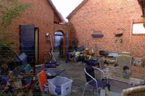 Zwangsversteigerung Einfamilienhaus in Kiebitzreihe – Verwilderter rückwärtiger Gartenbereich.