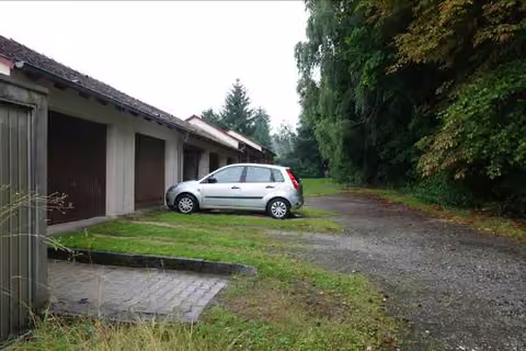 Zwangsversteigerung Grundstück in Sulzbach-Rosenberg, Tafelberg – Blick auf das Flurstück 568/26 Richtung Südosten entlang der Garagenzeile