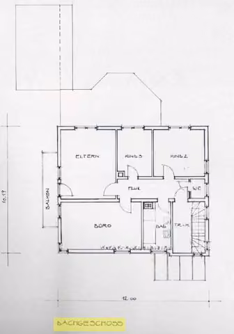 Zwangsversteigerung Einfamilienhaus in Möhrendorf – Grundriss Obergeschoss mit Balkon und Raumaufteilung.