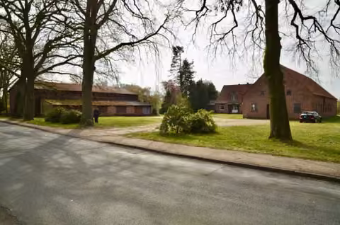 Zwangsversteigerung in Elsdorf, Ehestorf – Straßenansicht der ehemaligen Hofstelle von Nordwesten