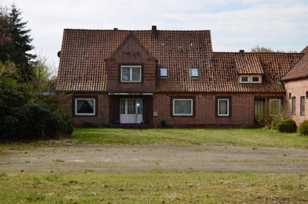 Zwangsversteigerung in Elsdorf, Ehestorf – Nordansicht des Wohnhauses mit Zwischenbau