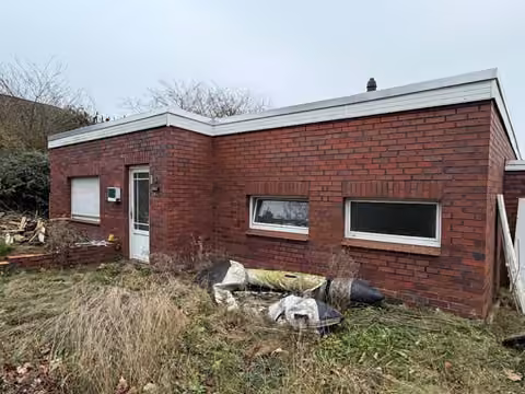 Zwangsversteigerung in Hinte, Suurhusen – Ansicht des separaten Wohnhauses an der Langestraße 4