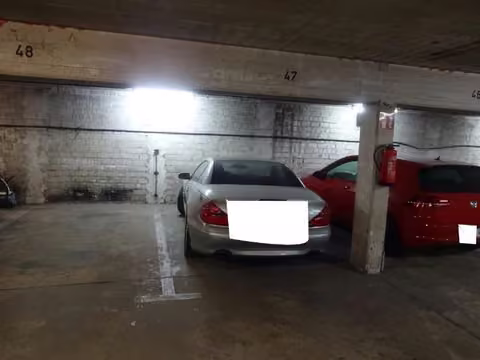 Zwangsversteigerung Stellplatz/Garage in Krefeld, Inrath – Innenansicht der Tiefgarage mit Stellplatz Nr. 47.