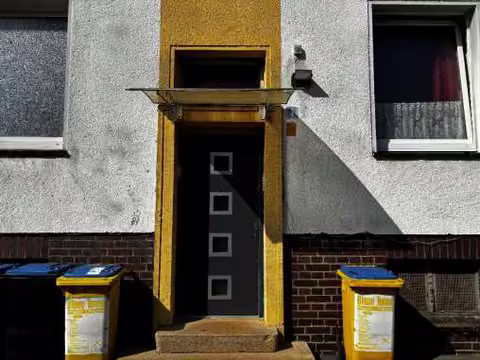 Zwangsversteigerung Eigentumswohnung in Dortmund, Dorstfeld – Hauseingangsbereich des Gebäudes Alfred-Nobel-Straße 3.