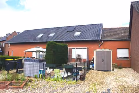 Zwangsversteigerung Eigentumswohnung in Waldfeucht, Obspringen – Straßenansicht des Bewertungsgrundstücks aus West mit Kennzeichnung des Sondereigentums Nr. 2