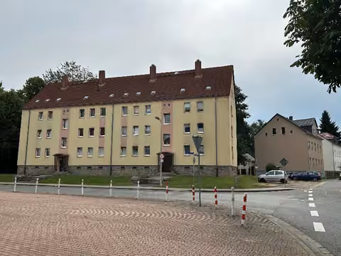 Zwangsversteigerung Eigentumswohnung in Zwickau, Crossen – Gebäuderückansicht des Hauses Rathausstraße 2, 4 mit Lage der Wohnung.