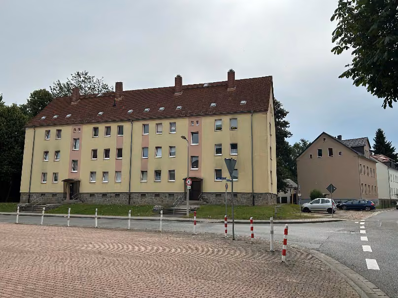 Zwangsversteigerung Eigentumswohnung in Zwickau, Crossen – Gebäuderückansicht des Hauses Rathausstraße 2, 4 mit Lage der Wohnung.