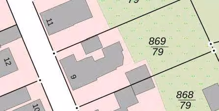 Zwangsversteigerung Einfamilienhaus in Nemsdorf-Göhrendorf, Schraplau – Orthofoto-Lageplan mit Kennzeichnung aller Gebäude und Terrassen.