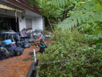 Zwangsversteigerung Einfamilienhaus in Gauting – Terrassenbereich auf der Südwestseite des Wohnhauses.