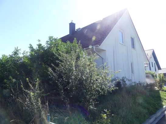 Zwangsversteigerung Einfamilienhaus in Blankenheim, Dollendorf – Garten- und Rückansicht des Einfamilienhauses