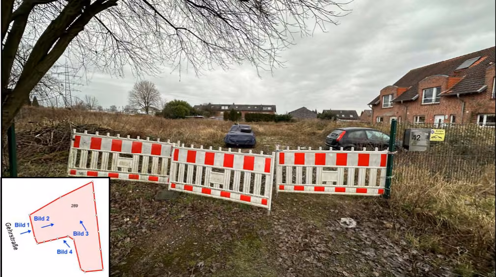 Zwangsversteigerung Grundstück in Voerde, Friedrichsfeld – Zufahrtsbereich des Grundstücks von der Gehrstraße mit Absperrbaken